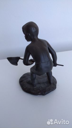 Мальчик с сачком. Касли. Чугун. 60-е годы, чугун