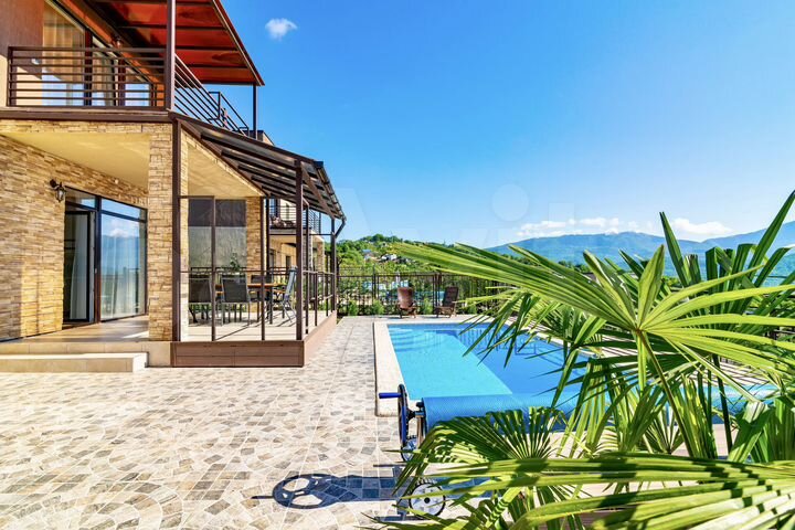 Дом 191 м² на участке 6,5 сот.