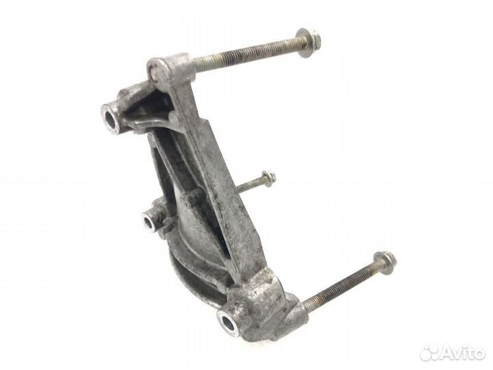 Кронштейн компрессора кондиционера Audi A6 C6 BDW