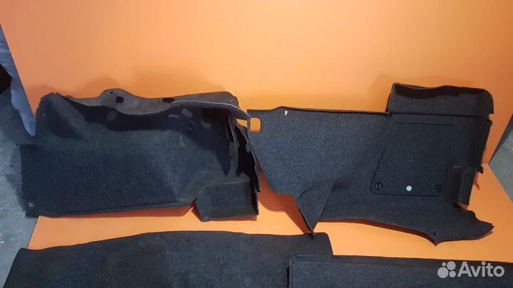 Обшивка пол багажника на Skoda Superb