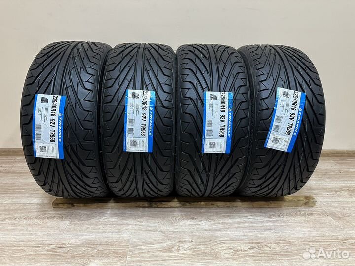 Triangle TR968 225/40 R18 96Z