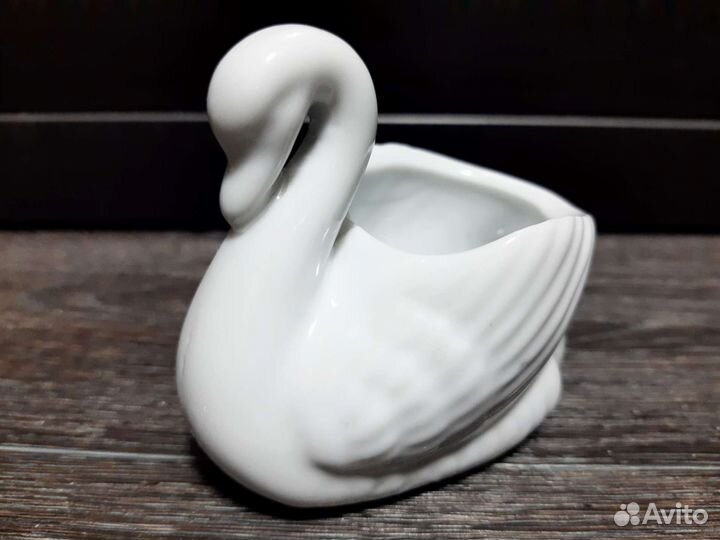 Статуэтка - вазочка 