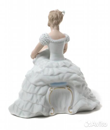 Фарфоровая фигура 