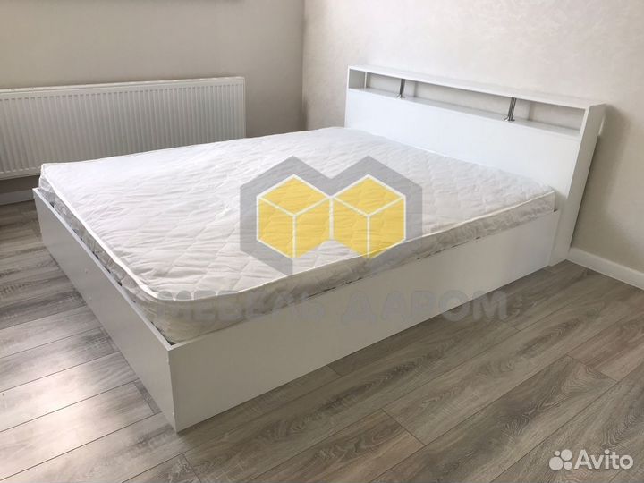 Кровать с матрасом