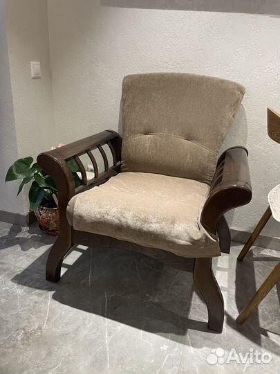 Кресло из массива дерева
