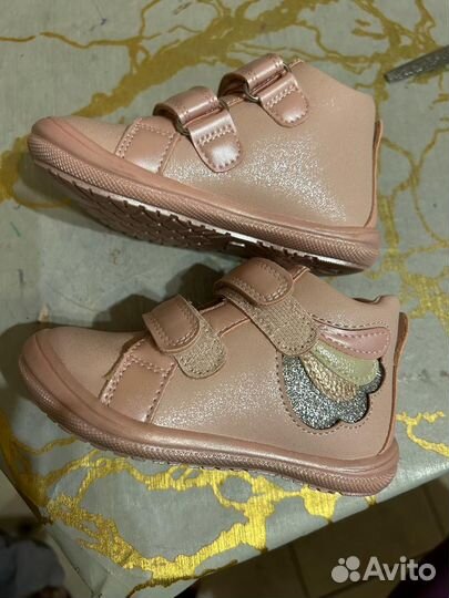 Ботинки кроссовки на девочку