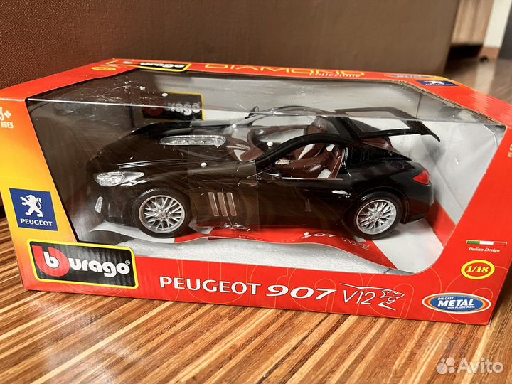 Машина Bburago 1/18