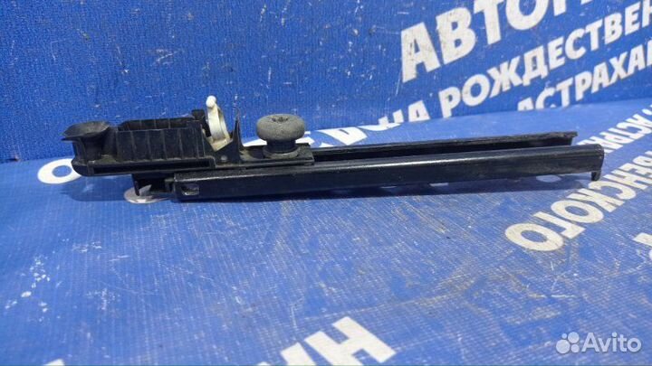 Механизм регулировки ремня безопасности Ford