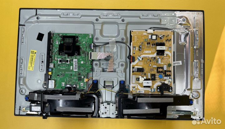 Разбитый телевизор Samsung ue32m5500 на запчасти