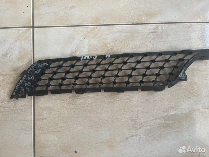 Накладка решетки радиатора левая Mercedes Benz Cla