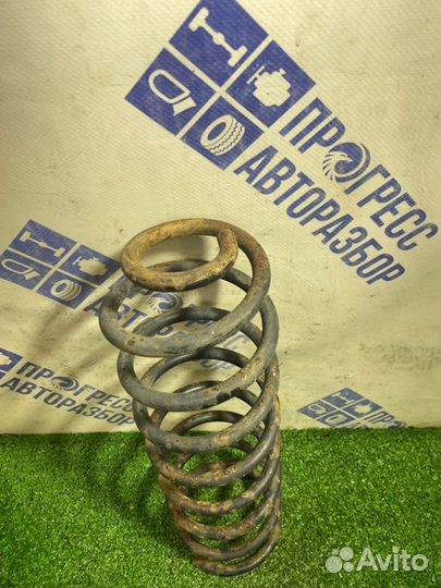 Пружина подвески задняя правая Volkswagen Golf 3