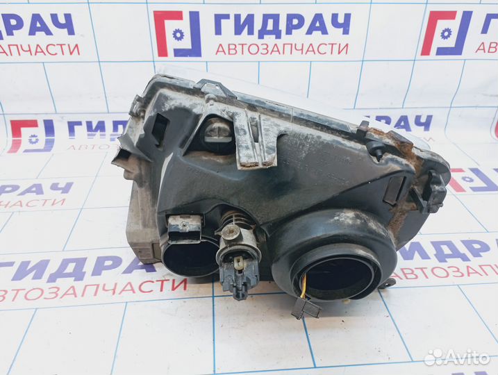 Фара правая Renault Duster 260103738R