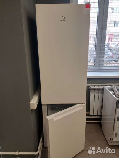 Холодильник indesit