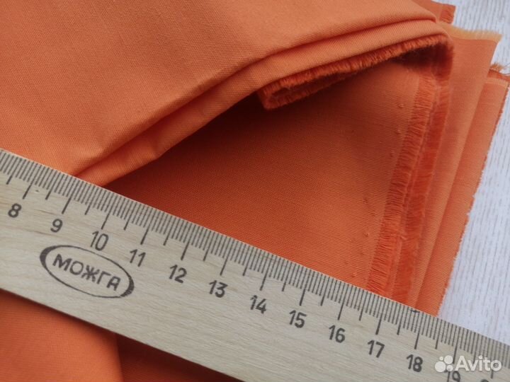 Оранжевые ткани — плащевка и искуственный шелк