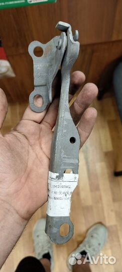 Петля капота geely mk cross правая