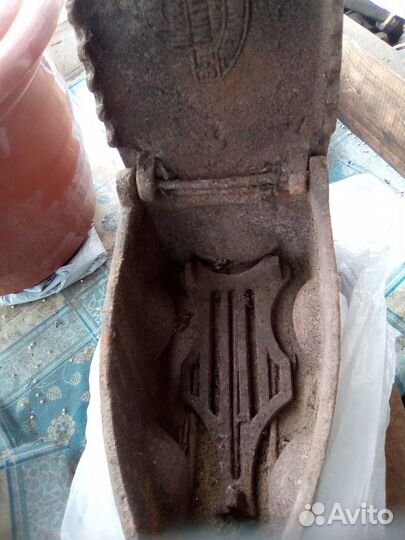 Старинный угольный утюг