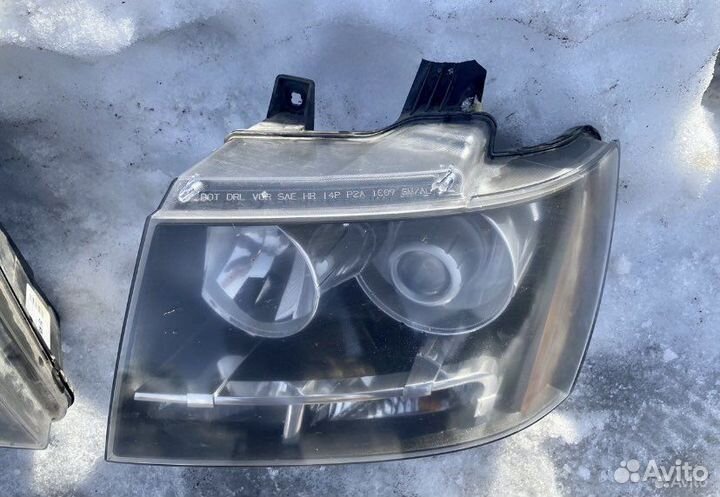 Фары передние Chevrolet Tahoe 20760579 207605578