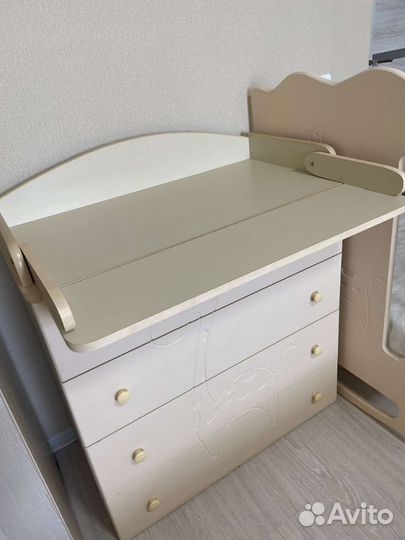 Детская кровать с пеленальным комодом