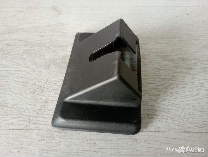 Накладка замка багажника задняя Lexus Rx350 2010