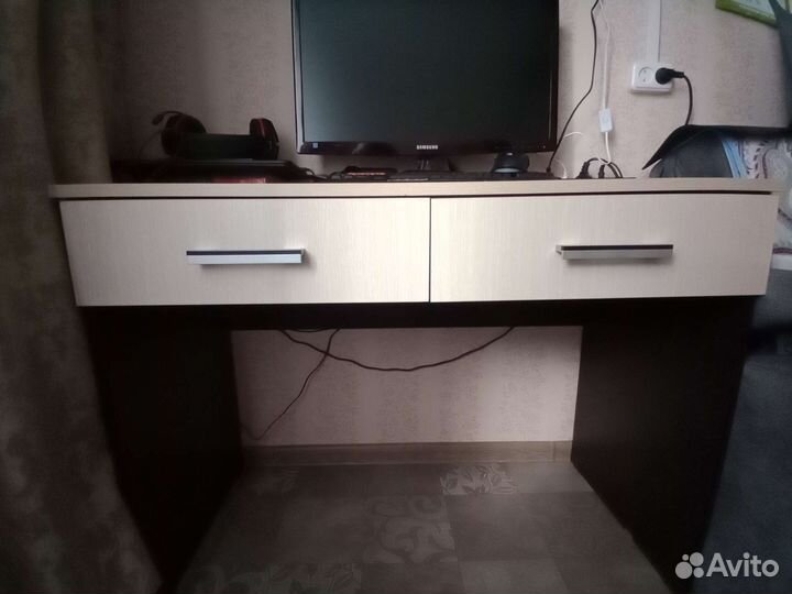 Письменный стол