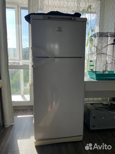 Холодильник indesit st145.028