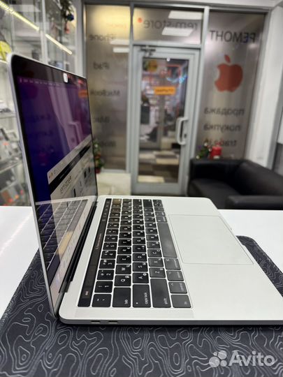 MacBook Pro 13 A1706 i7/16/512 Silver отличный