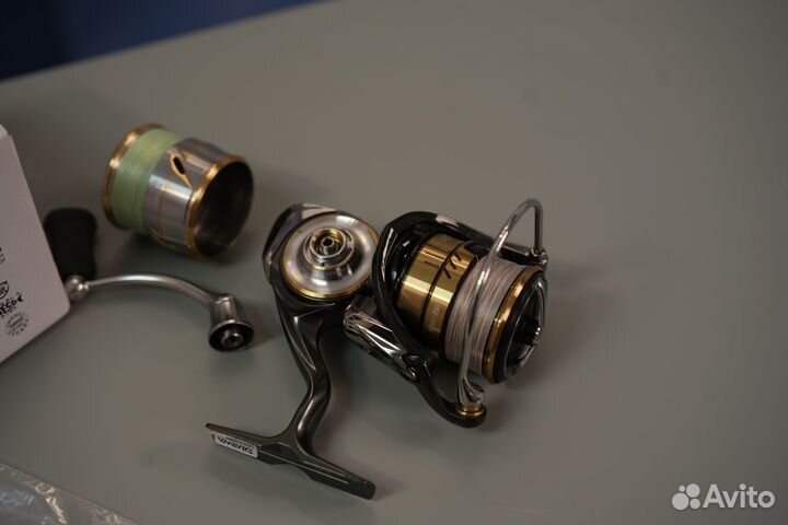 Daiwa 20 Luvias LT 2500-XH + шпуля SLP work и шнур