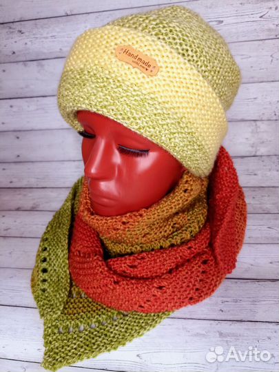 Зимняя шапка и бактус женский