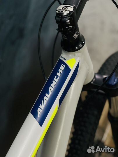 Велосипед GT Avalanche Comp 29
