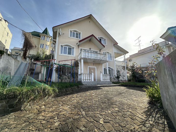 Дом 239 м² на участке 5 сот.