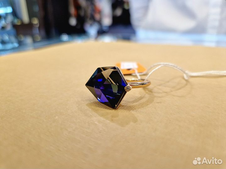 Кольцо со swarovski