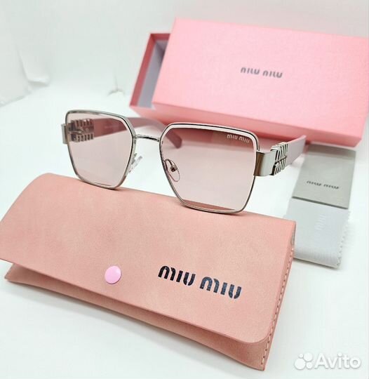 Солнцезащитные очки Miu Miu