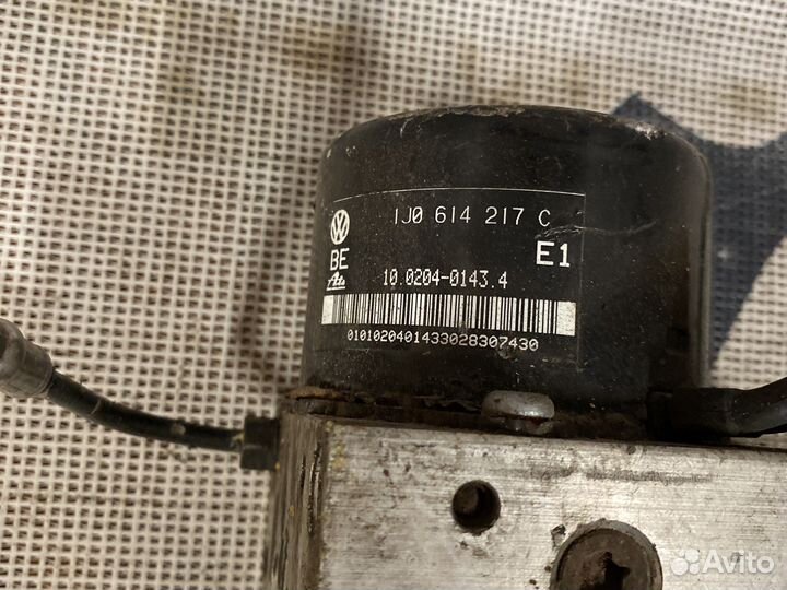 Блок ABS Volkswagen 1J0614217C