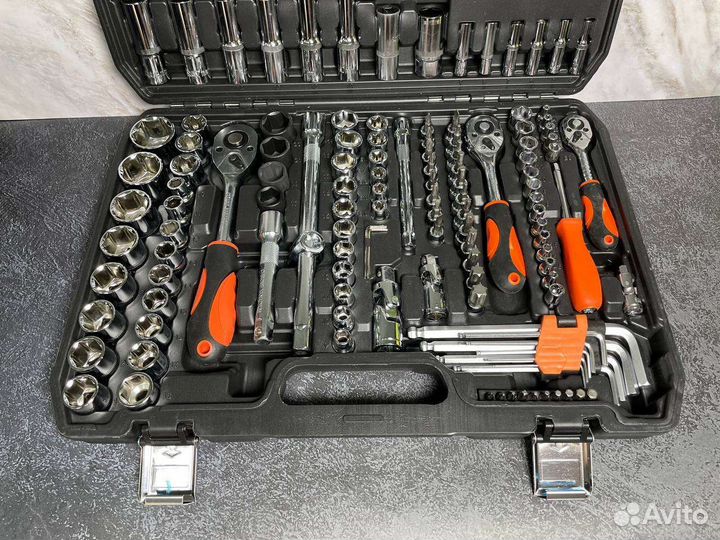 Набор инструментов для авто в чемодане 151 предмет