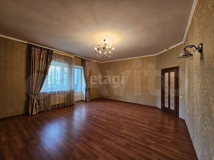 4-к. квартира, 124,5 м², 2/5 эт.