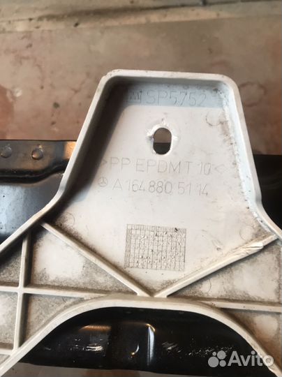 Уселитель заднего бампера