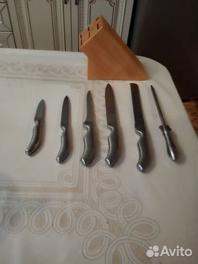 Набор кухонных ножей с подставкой