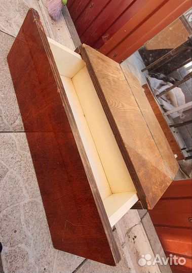 Зеркало навесное с полкой