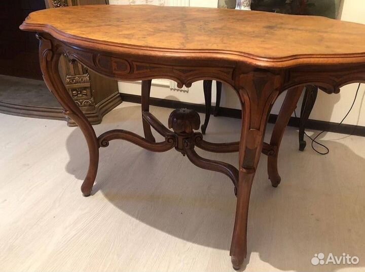 Стол из ореха