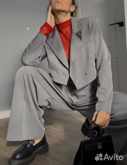 Брючный костюм с укороченным пиджаком S