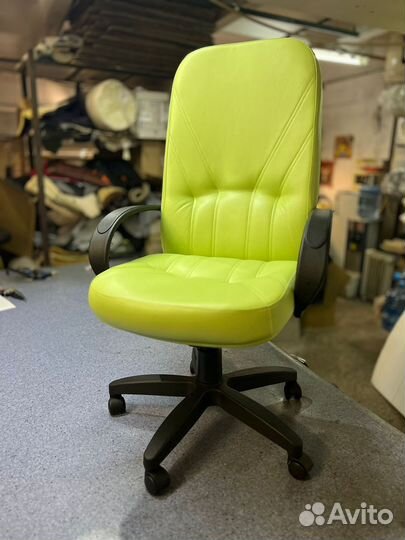 Офисное кресло