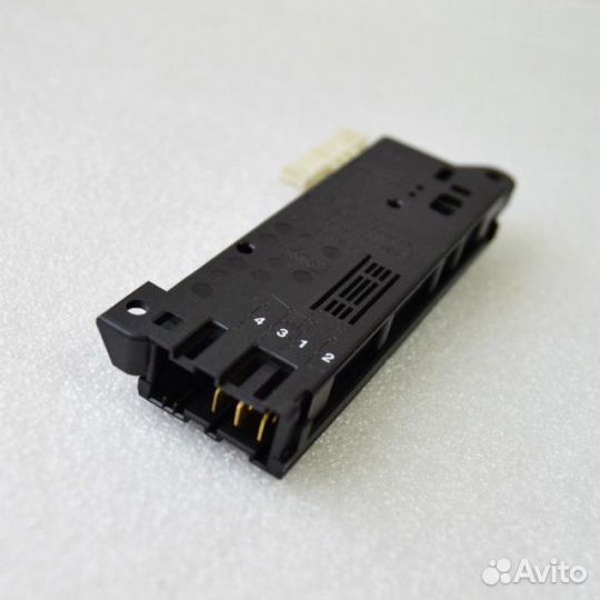 Блокировка люка Indesit/Ariston