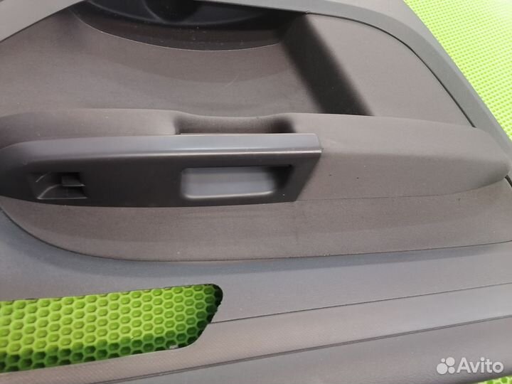 Обшивка двери Фольксваген Кадди 3