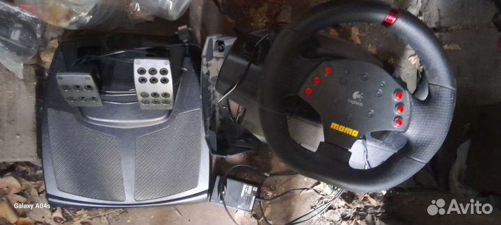 Игровой руль. Комплект Logitech momo Racing