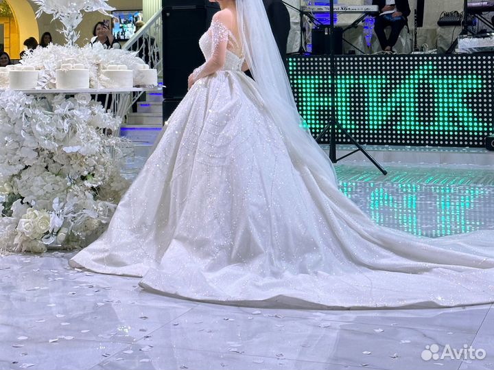Свадебное платье