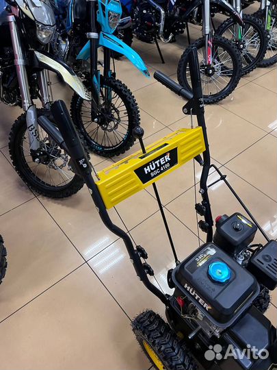 Снегоуборщик бензиновый Huter SGC 6,8