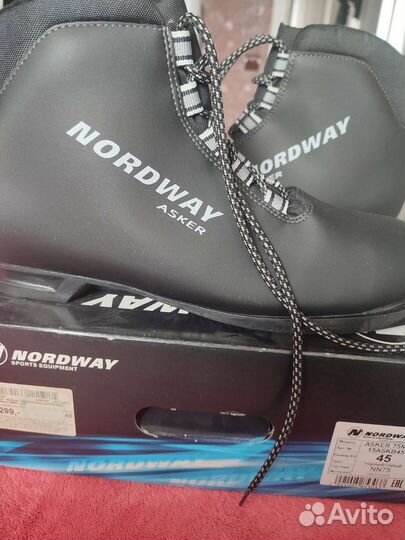 Лыжные ботинки