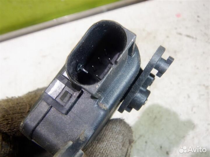 Моторчик заслонки отопителя Фольксваген Пассат Б5