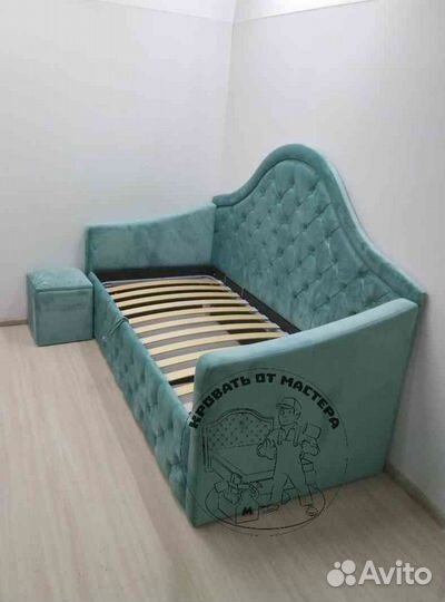 Кровать детская с мягкой спинкой