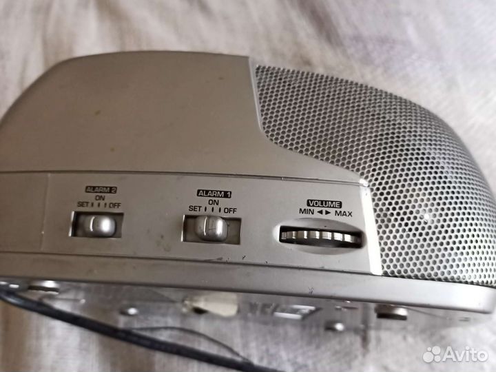 Радиобудильник и CD-проигрыватель Vitek VT-3520